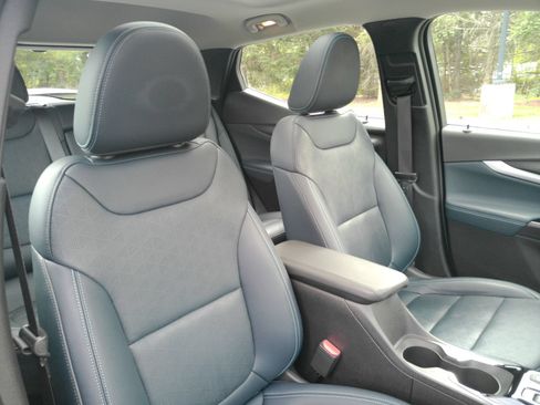 Used 2023 Chevrolet Bolt EUV Premier w/ Sun & Sound Package FWD image 18