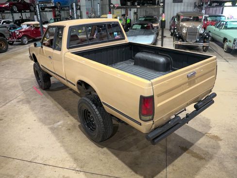 Used 1986 Nissan Pickup 4x4 King Cab image 16