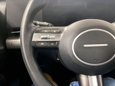 Used 2024 Hyundai Kona SE image 22