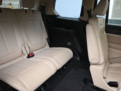 Used 2022 Jeep Grand Cherokee L Limited AWD/4WD image 11