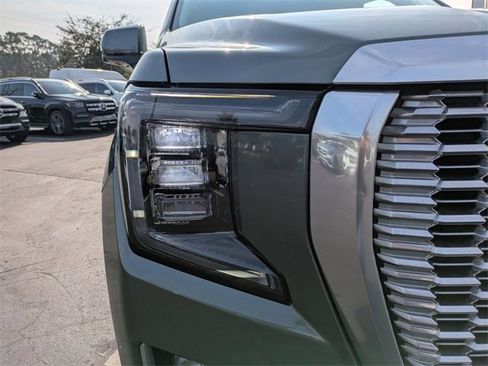 Used 2023 GMC Yukon XL Denali image 12