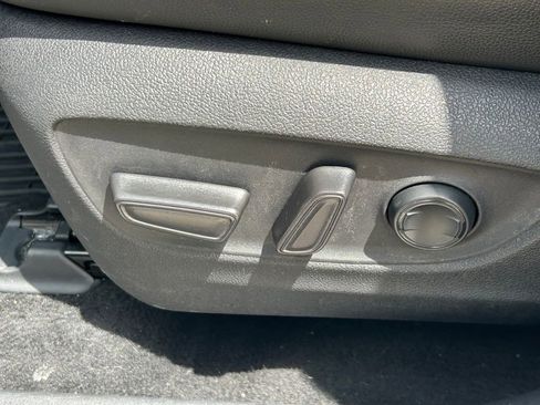 Used 2021 Toyota Highlander XLE FWD image 27