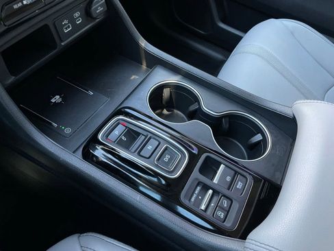 Certified 2025 Honda Pilot Touring image 20