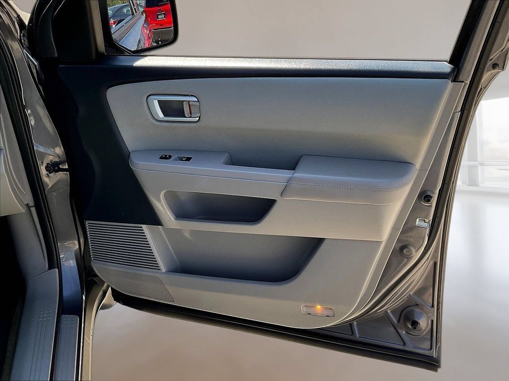 Used 2015 Honda Pilot LX image 29