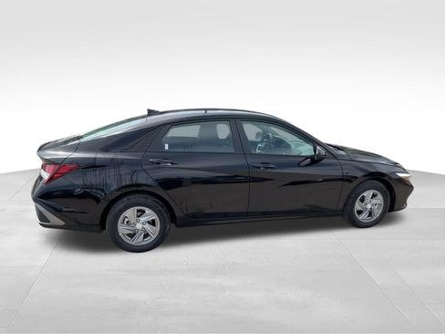 New 2026 Hyundai Elantra SE FWD image 5