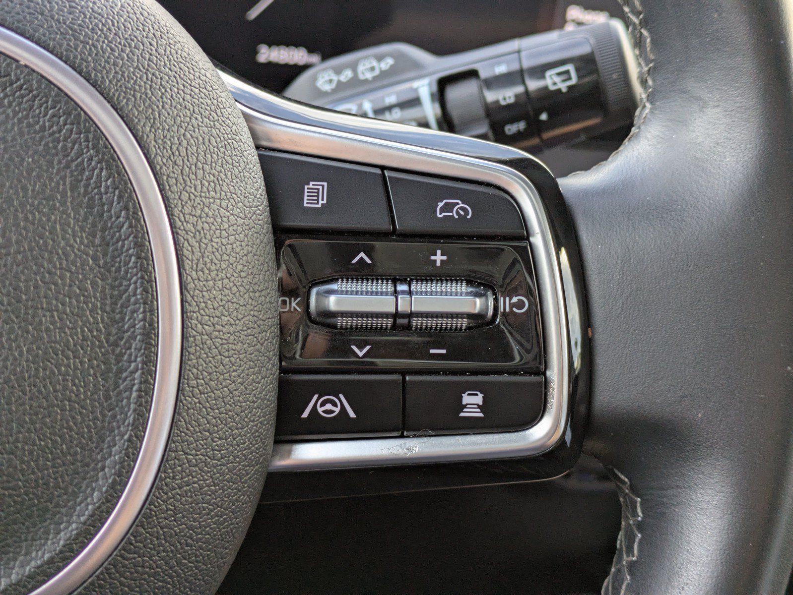 Certified 2025 Kia Sorento SX FWD image 23