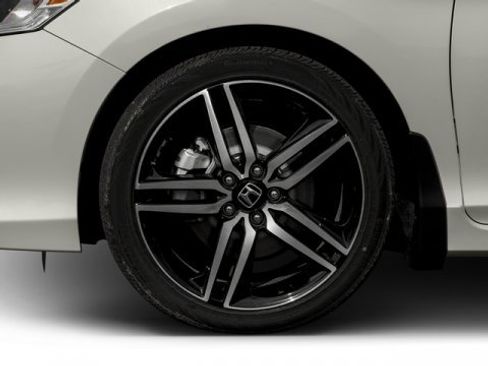 Used 2017 Honda Accord Sport image 11