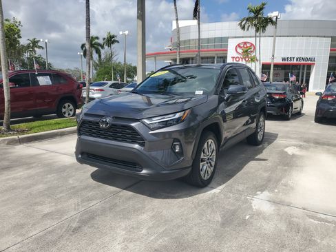 Used 2023 Toyota RAV4 XLE Premium FWD image 7