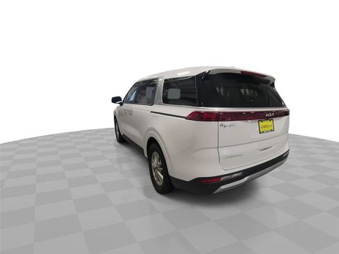 Used 2024 Kia Carnival LX FWD image 6