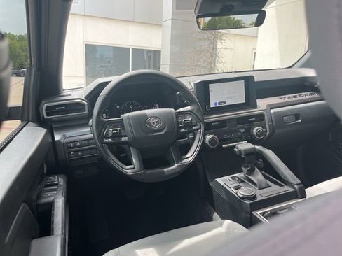 Used 2025 Toyota Tacoma SR5 AWD/4WD image 24