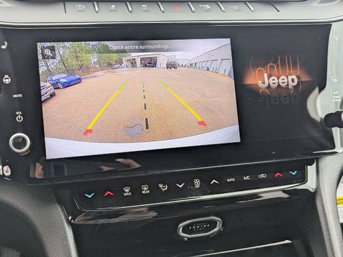 New 2026 Jeep Grand Cherokee Limited RWD image 9