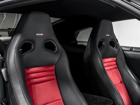 Used 2016 Nissan GT-R NISMO AWD/4WD image 31