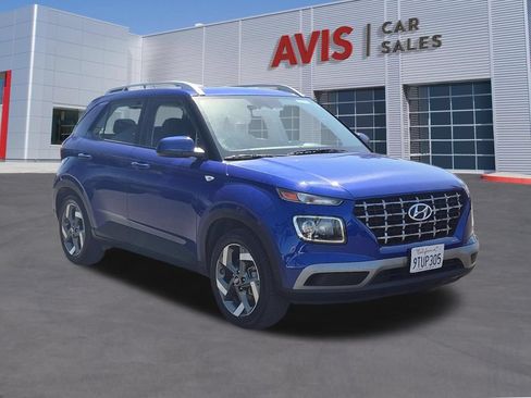 Used 2025 Hyundai Venue SEL FWD image 3