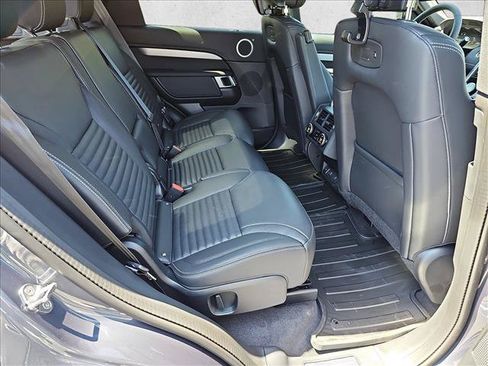 Used 2025 Land Rover Discovery Dynamic SE AWD/4WD image 11