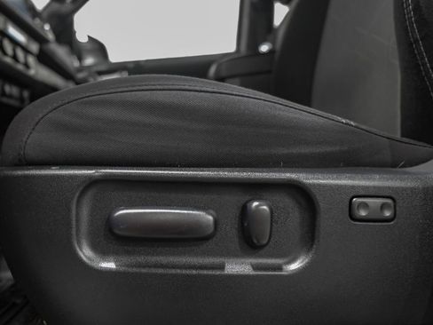 Used 2020 Toyota Tacoma TRD Off-Road w/ Advanced Technology Package image 30