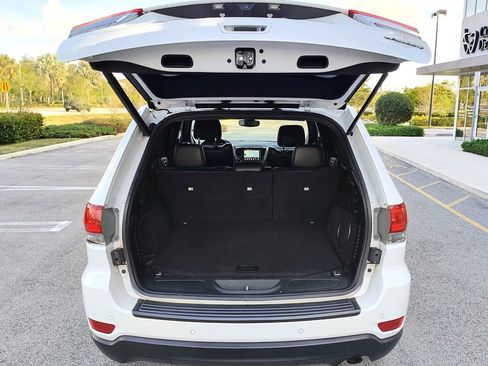 Used 2018 Jeep Grand Cherokee Laredo image 18