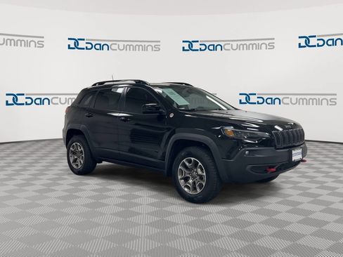 Used 2022 Jeep Cherokee Trailhawk w/ Comfort/Convenience Group AWD/4WD image 2