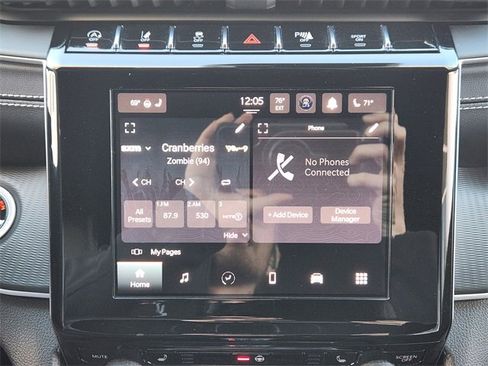 Used 2023 Jeep Grand Cherokee Altitude image 16