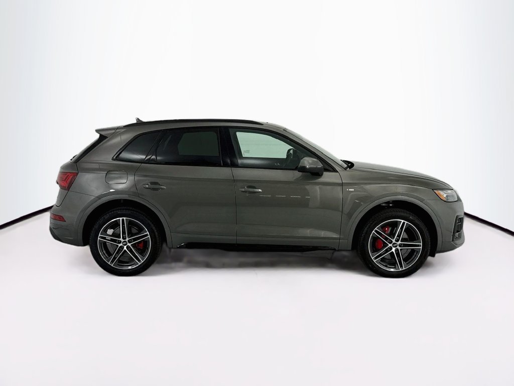Certified 2025 Audi Q5 e Premium Plus w/ Premium Plus Package AWD/4WD image 4