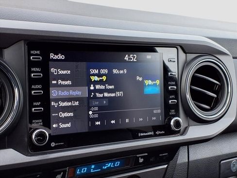 Used 2022 Toyota Tacoma TRD Off-Road image 16