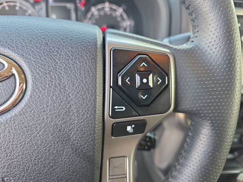 Used 2022 Toyota 4Runner SR5 Premium w/ Moonroof Package AWD/4WD image 18