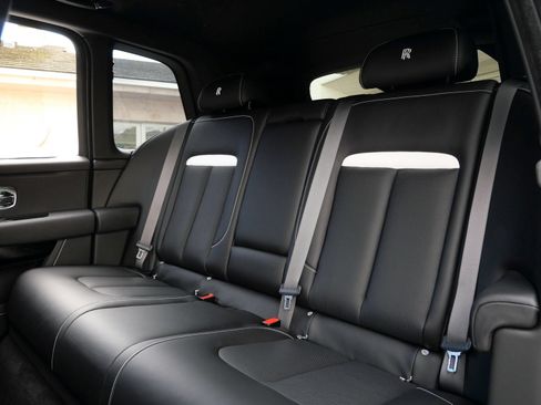 Certified 2024 Rolls-Royce Cullinan AWD/4WD image 8