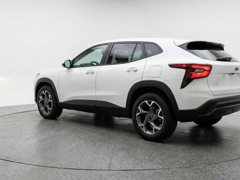 Used 2025 Chevrolet Trax LT image 6