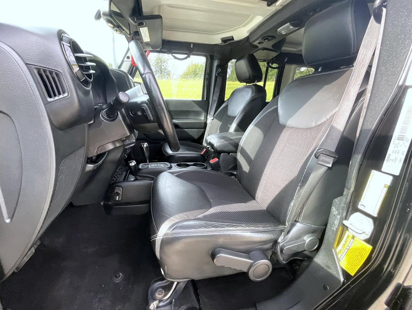 Used 2017 Jeep Wrangler Unlimited Sahara AWD/4WD image 11