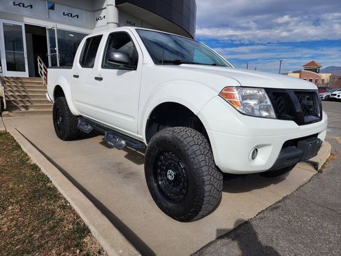 Used 2020 Nissan Frontier SV w/ Midnight Edition Floor Mats image 3