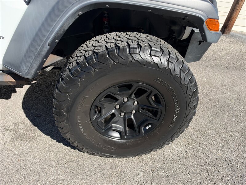 Used 2020 Jeep Gladiator Sport w/ Quick Order Package 24S AWD/4WD image 13