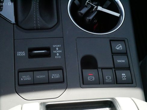 Certified 2025 Toyota Highlander XLE AWD/4WD image 25