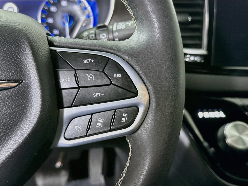 Used 2025 Chrysler Pacifica Select FWD image 21