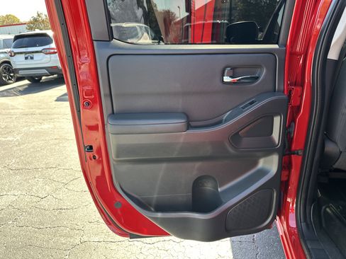 Used 2024 Nissan Frontier SV w/ SV Convenience Package image 22