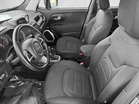 Used 2020 Jeep Renegade Latitude w/ Cold Weather Group image 9