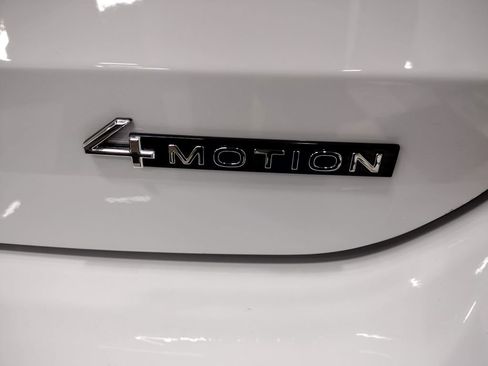 New 2025 Volkswagen Taos SE image 13