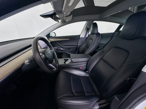 Used 2023 Tesla Model 3 Standard Range image 13