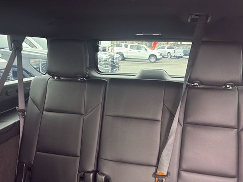 Used 2024 Cadillac Escalade ESV Luxury RWD image 32