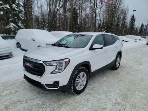 Used 2024 GMC Terrain SLE image 4