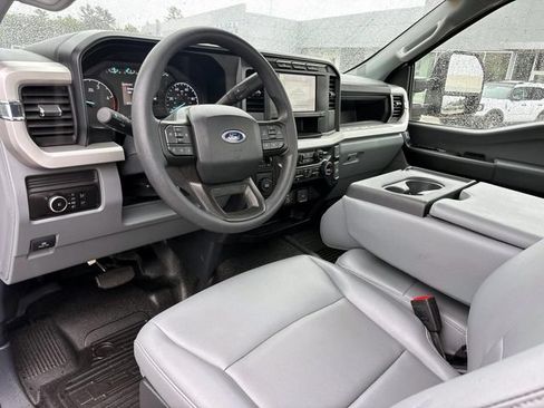 Used 2023 Ford F550 2WD Regular Cab Super Duty image 9