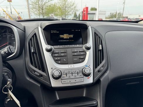 Used 2017 Chevrolet Equinox LT image 14