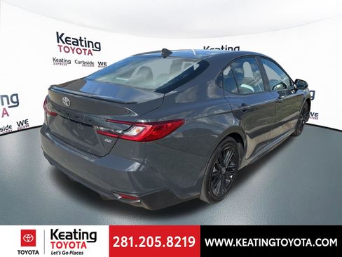 Used 2025 Toyota Camry SE image 7