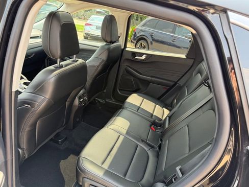 Used 2022 Ford Escape Titanium image 16