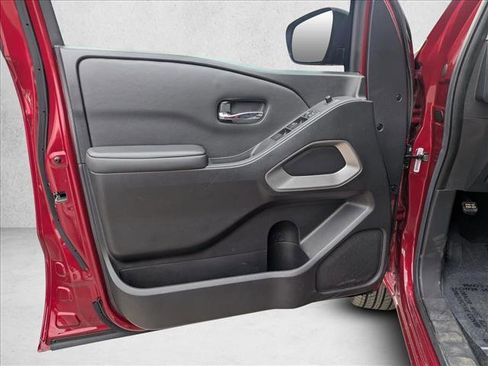 Used 2023 Nissan Frontier SV image 12