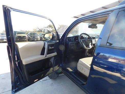 Used 2022 Toyota 4Runner SR5 image 17