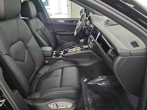 Certified 2026 Porsche Macan AWD/4WD image 27