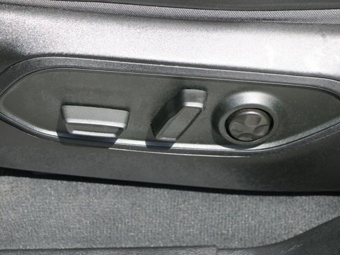 Used 2023 Jeep Grand Cherokee Limited w/ Luxury Tech Group II AWD/4WD image 29
