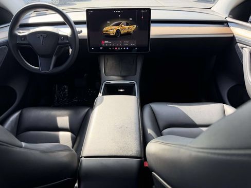 Used 2024 Tesla Model Y Long Range AWD/4WD image 18