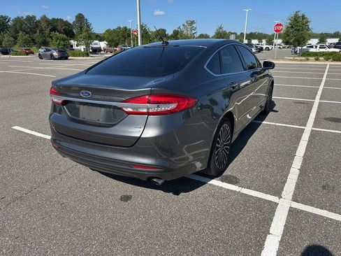 Used 2018 Ford Fusion SE w/ Fusion SE Technology Package FWD image 6