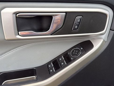 Used 2021 Ford Explorer XLT w/ Equipment Group 202A image 12