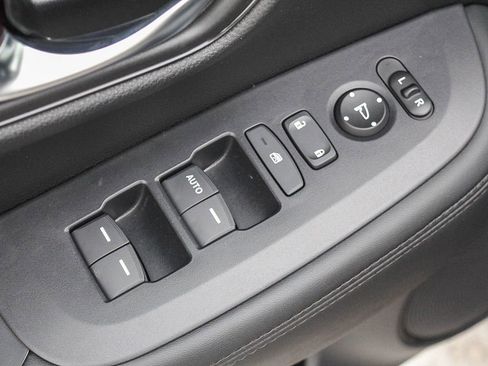 Certified 2026 Honda HR-V LX image 21